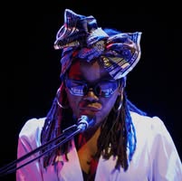 Malika Tirolien