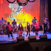 Divas with a Twist